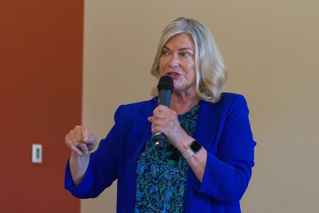 Cynthia Lummis at Gillette, Wyoming, town hall (2)